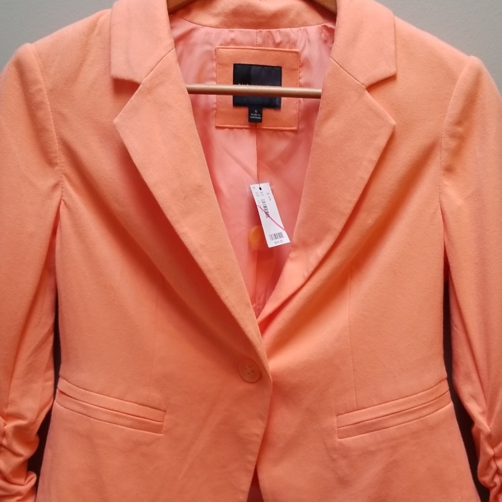 NWT The Limited coral/salmon color blazer. Size S